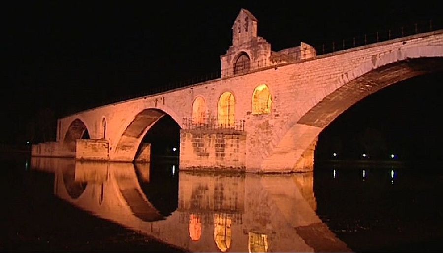 pont d'Avignon illumin&eacute;