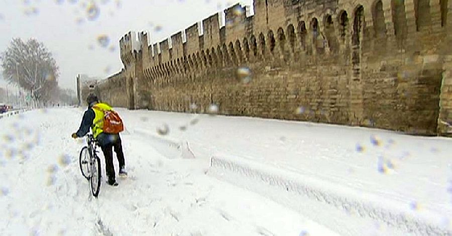 remparts d'Avignon sous la  neige