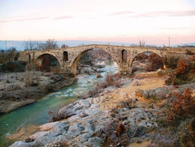 Le pont Julien par G&eacute;rald Schmitt