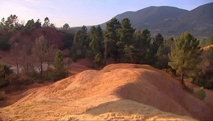 Rustrel colorado proven&ccedil;al