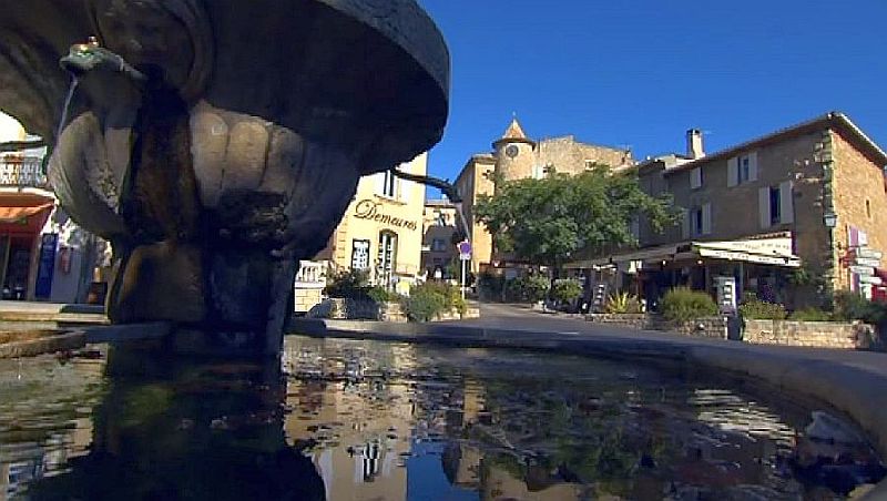 Fontaine  &agrave; Pernes-les-Fontaines 