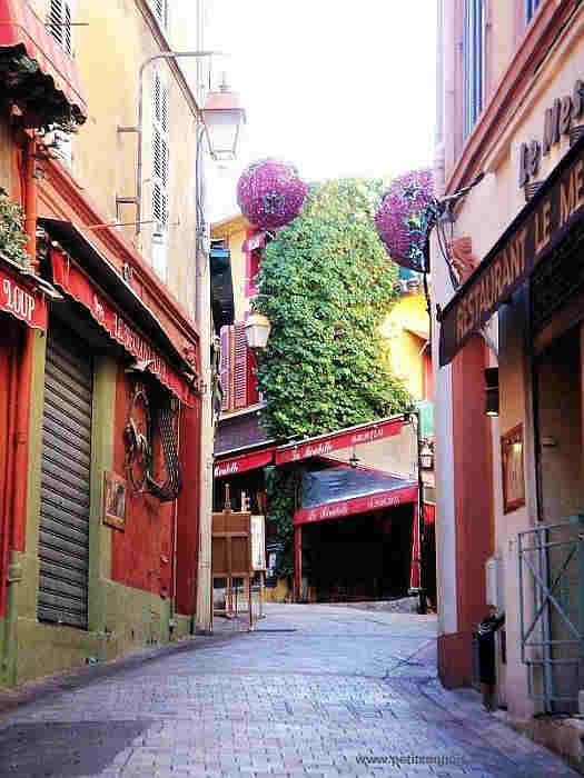 vieille rue le Suquet, Cannes