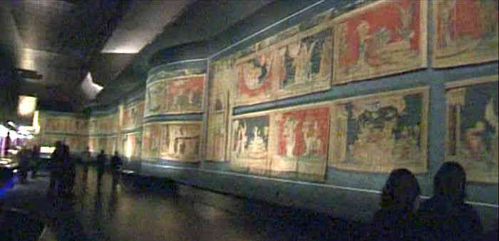 Salle des tapisseries de l'Apocalypse au ch&acirc;teau d'Angers