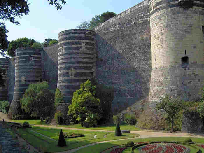 le jardin des  douves du ch&acirc;teau d'Angers