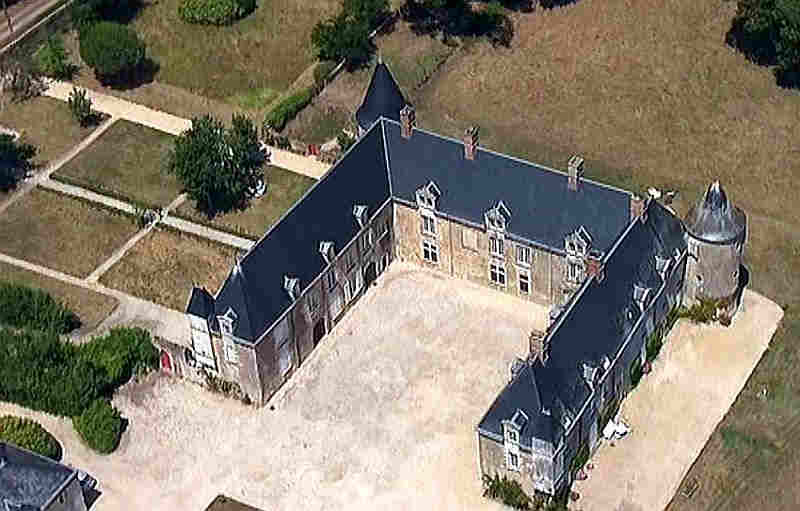 Le cha;teau de Beaumarchais &agrave; Br&eacute;tignolles-sur-Mer