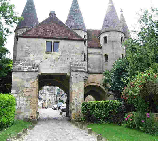 Porte  fortifi&eacute;e ancienne abbaye de Longpont