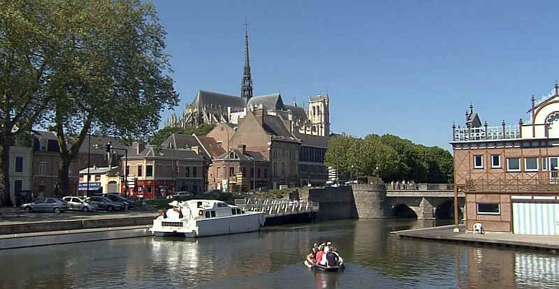 Cath&eacute;drale d'Amiens vue des canaux