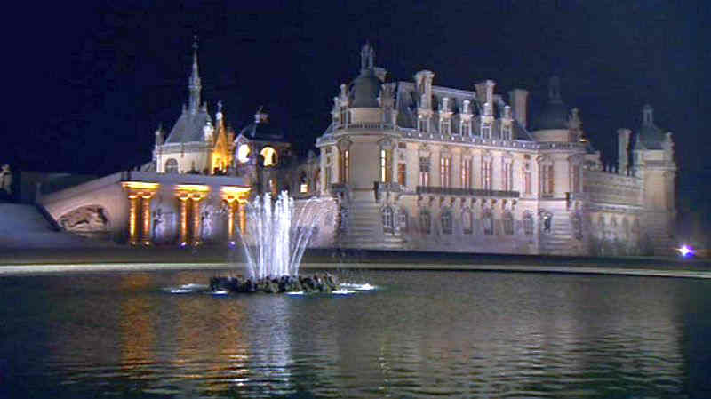 Ch&acirc;teau de Chantilly la nuit