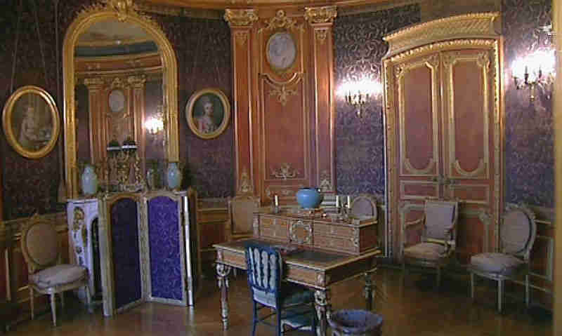 Salon violet de la duchesse d'Aumale, ch&acirc;teau de Chantilly