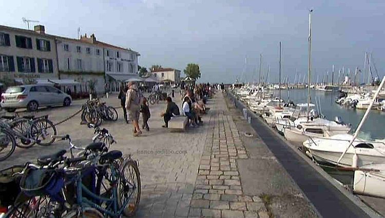 Le quai &agrave; Saint-Martin de R&eacute;