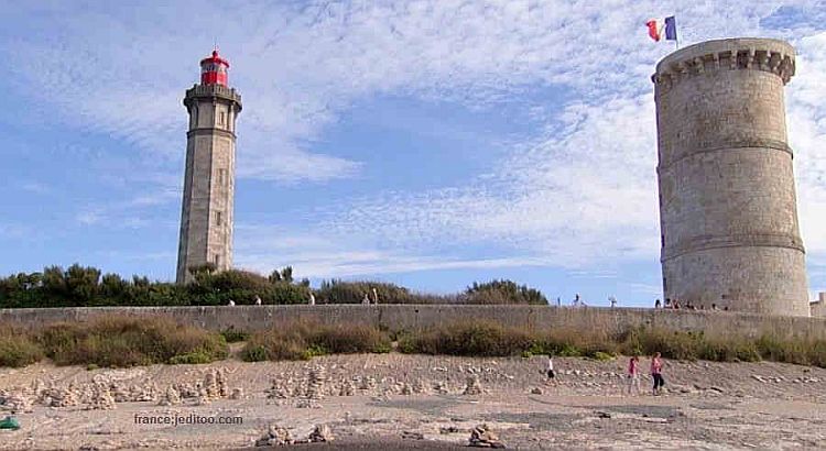 Phare et tour des Baleines