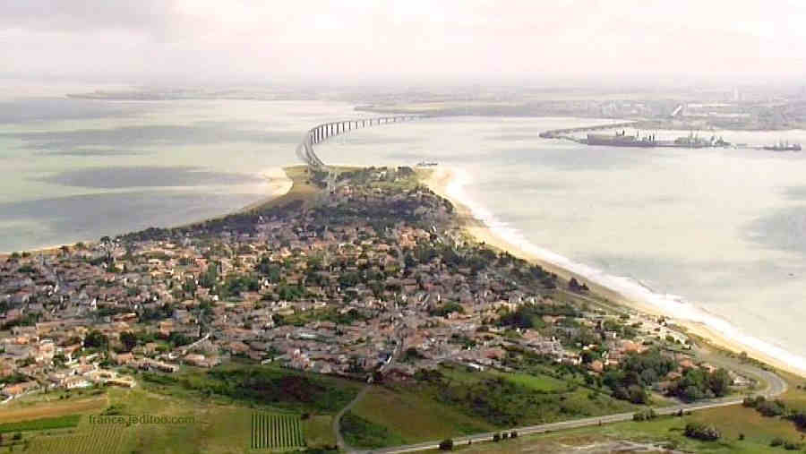 La pallice et le pont de l'&icirc;le de R&eacute;