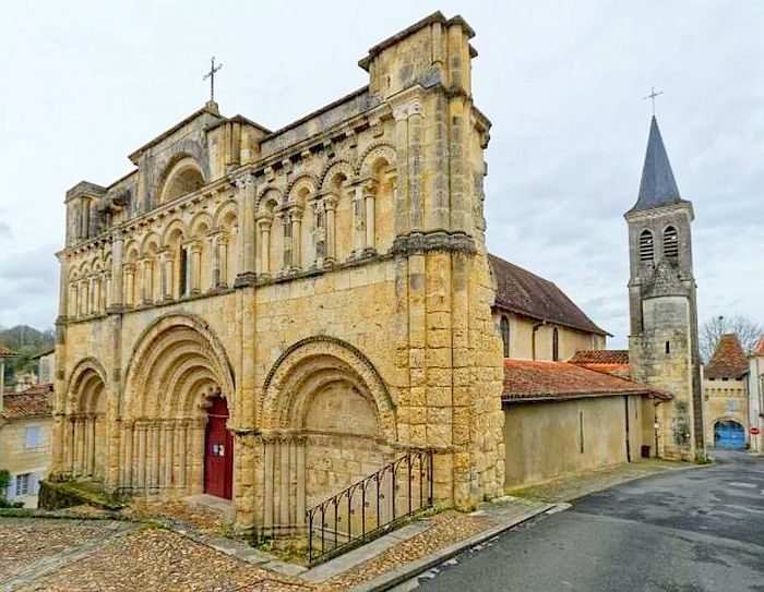 Eglise St-Jacques &agrave; Aubeterre sur Dronne