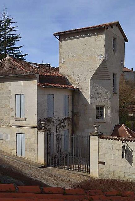 Tour des ap&ocirc;tres &agrave; Aubeterre sur Dronne
