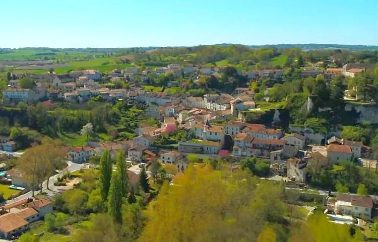 Vue d'Aubeterre sur Dronne