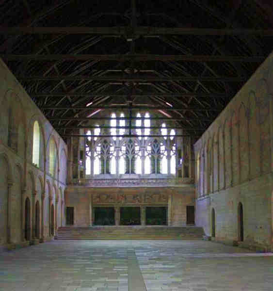 Salle des Pas Perdus     ancien palais des comtes du poitou
