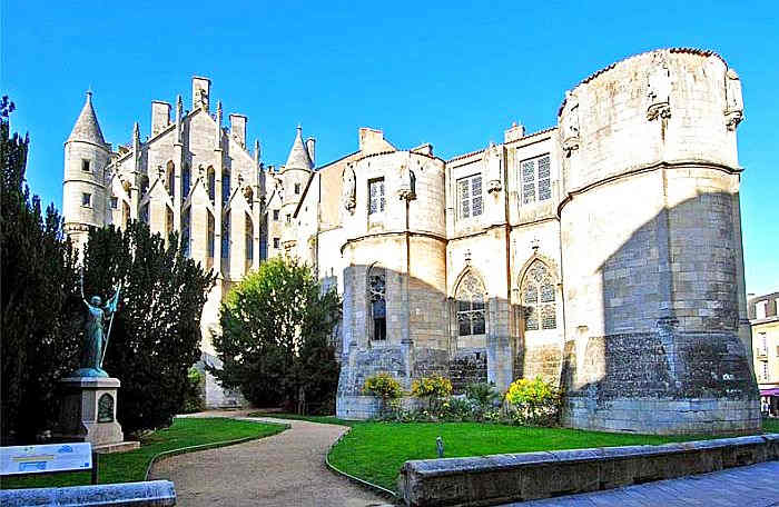 Palais de justice, ancien palais des  comtes du Poitou &agrave; Poitiers