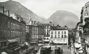 Place Grenettes annees 30.