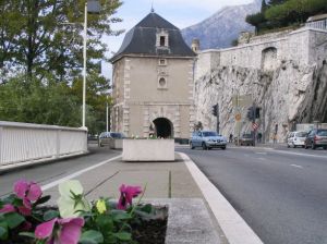 Porte forteresse