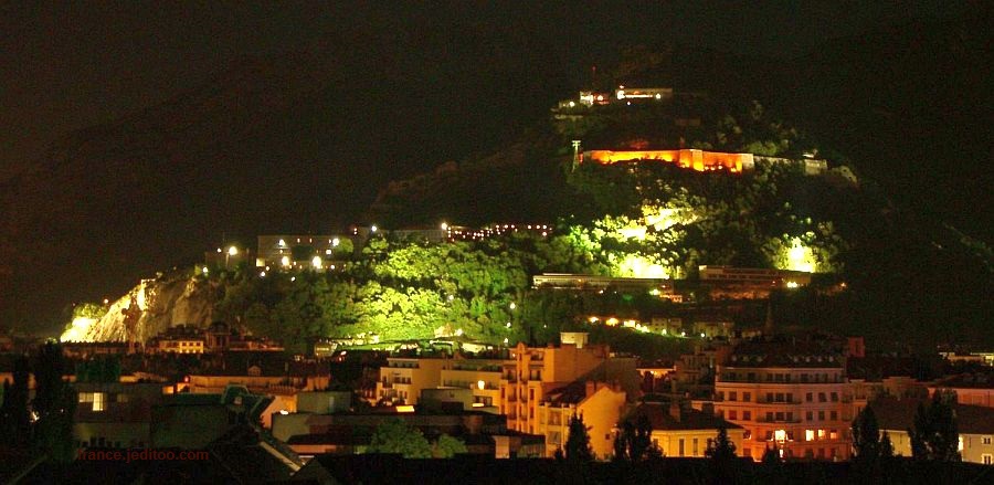 La  Bastille vue de Grenoble, la nuit