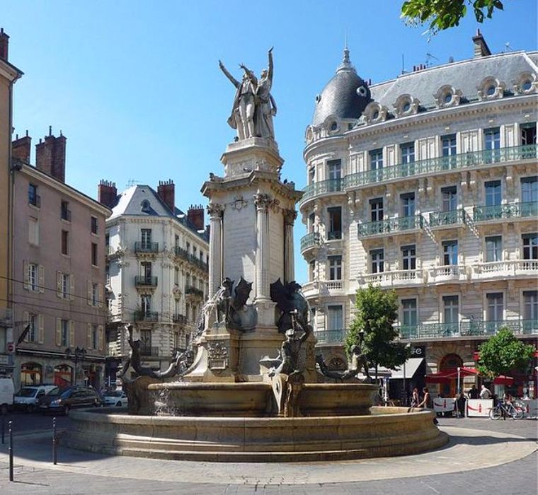 Fontaine des 3  Ordres &agrave; Grenoble