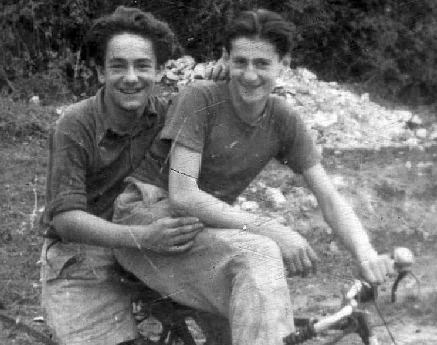 Th&eacute;o Reis et un camarade &agrave; Izieu