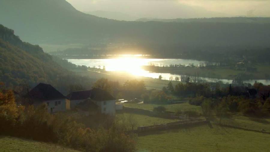 La maison d'Izieu dans son paysage