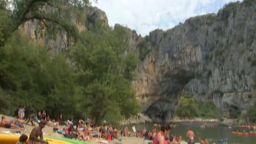 La plage du Pont d'Arc