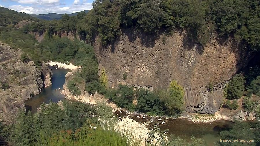 coul&eacute;es  basaltiques de Jaujac