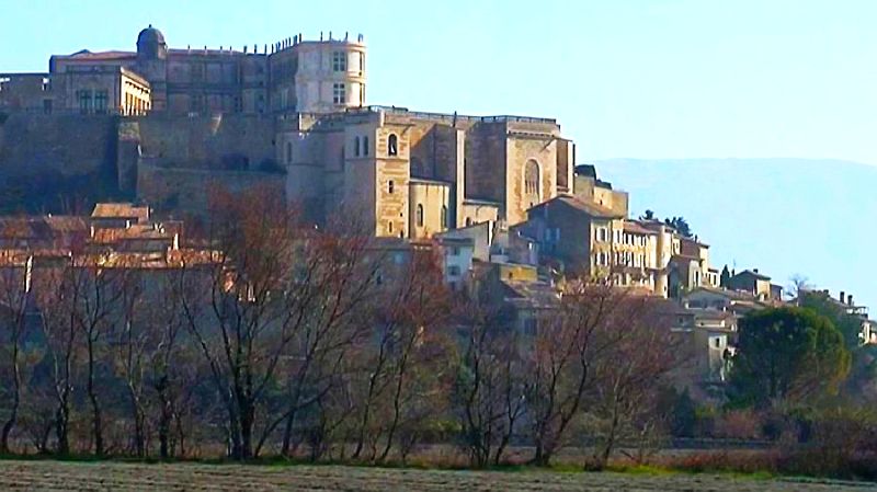 Grignan et ch&acirc;teau