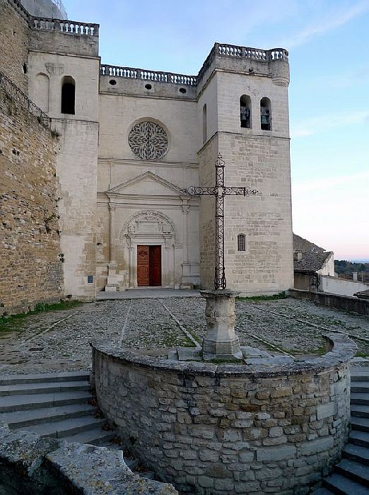 Grigan, coll&eacute;giale St-Sauveur