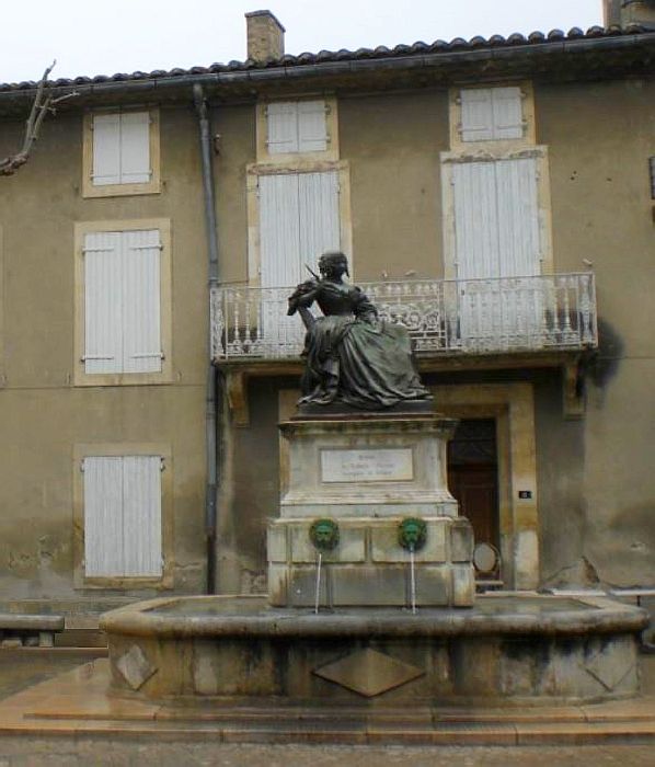 Grignan, fontaine S&eacute;vign&eacute;