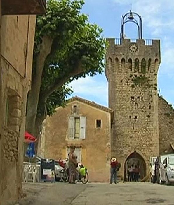 Porter de l'Horloge &agrave; Montbrun-les-Bains