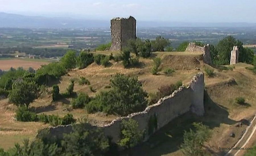 Ruine du ch&acirc;teau des Cornillons &agrave; la Baume-Cornillac