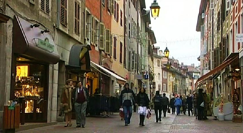 Une rue piétonne d'Annecy