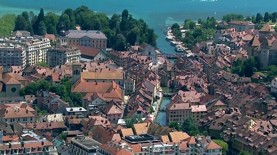 Vue d'Annecy, du palais de l'île, et du château