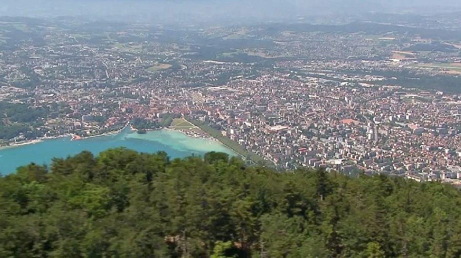 vue aérienne d'Annecy