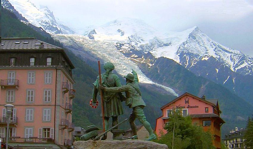 Statue de Balmat et Saussure &agrave; CHamonix