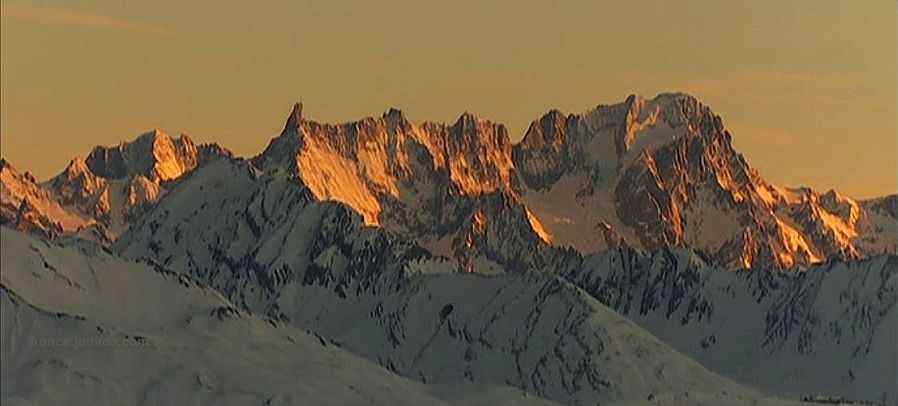 Grandes Jorasse au lever  du jour