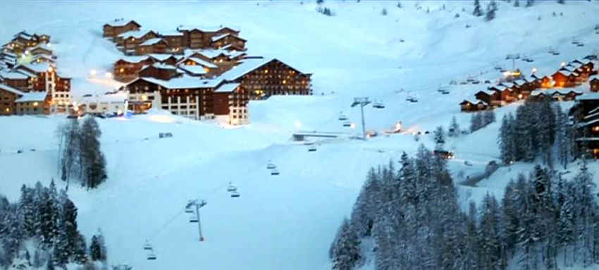 T&eacute;l&eacute;si&egrave;ge et hameau de Meg&egrave;ve  &agrave; la tomb&eacute;e du jour