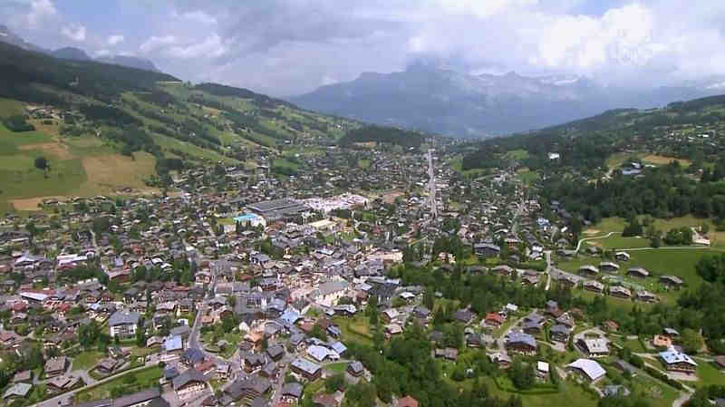 look over Meg&egrave;ve
