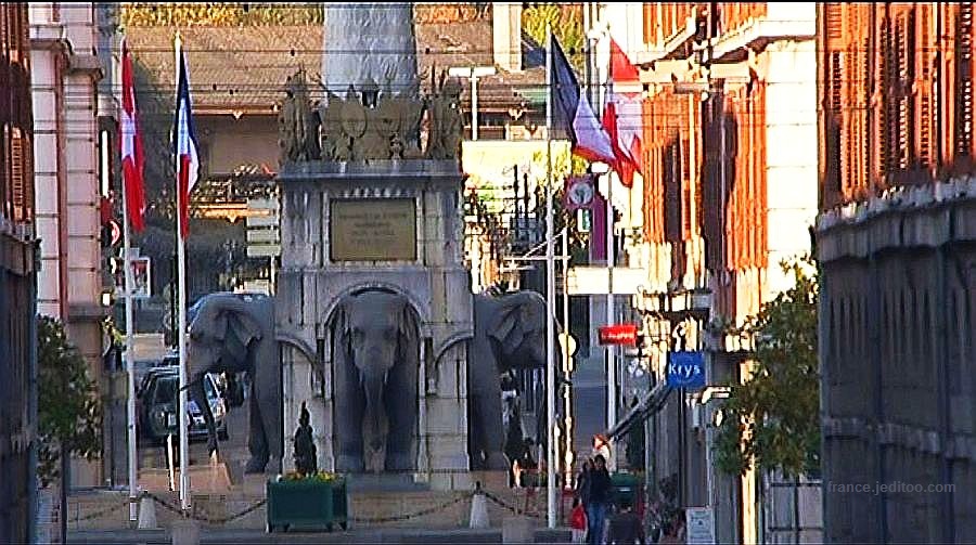 Fontaine des &eacute;l&eacute;phants ou des  4 sans  cu &agrave; Chamb&eacute;ry