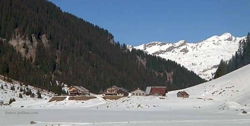 Le g&icirc;te du lac de Gers sur les hauteurs de Samo&euml;ns