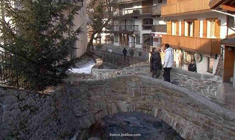 Meg&egrave;ve, pont sur le Cassioz